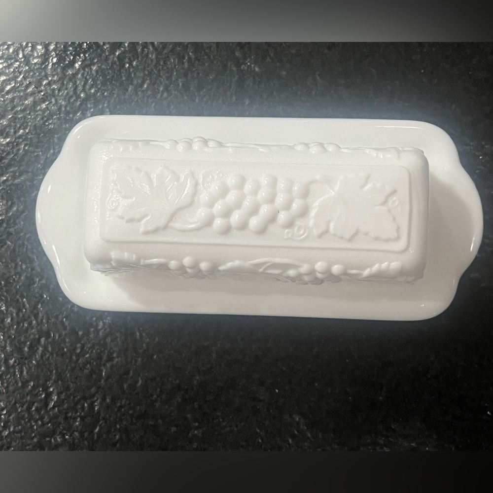 Imperial Milk Glass Grape Patter Butter Dish & Lid 🧈 - Picture 2 of 8